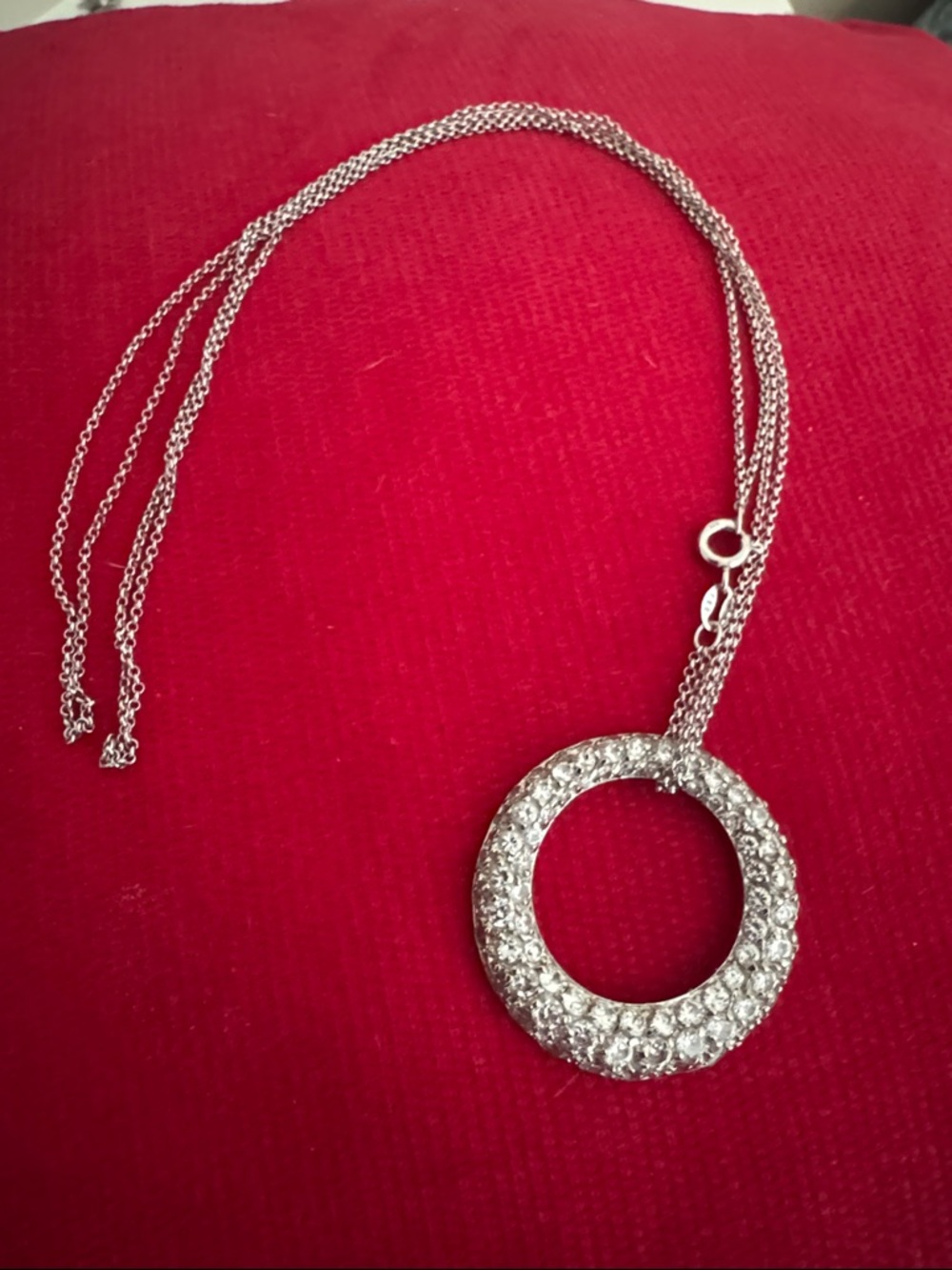 2000's Silver Crystal Circle Pendant  Necklace - White/Silver